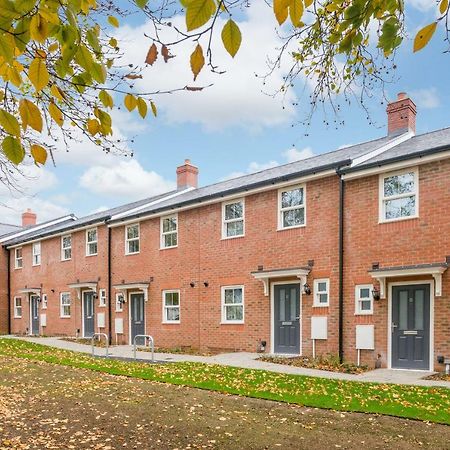 7-11 Kings Park Villa Bicester Exterior photo