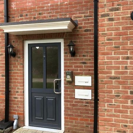 7-11 Kings Park Villa Bicester Exterior photo
