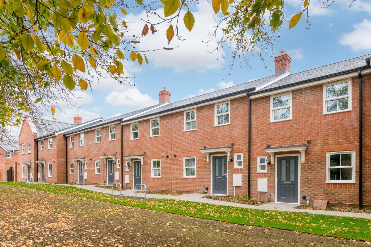 7-11 Kings Park Villa Bicester Exterior photo