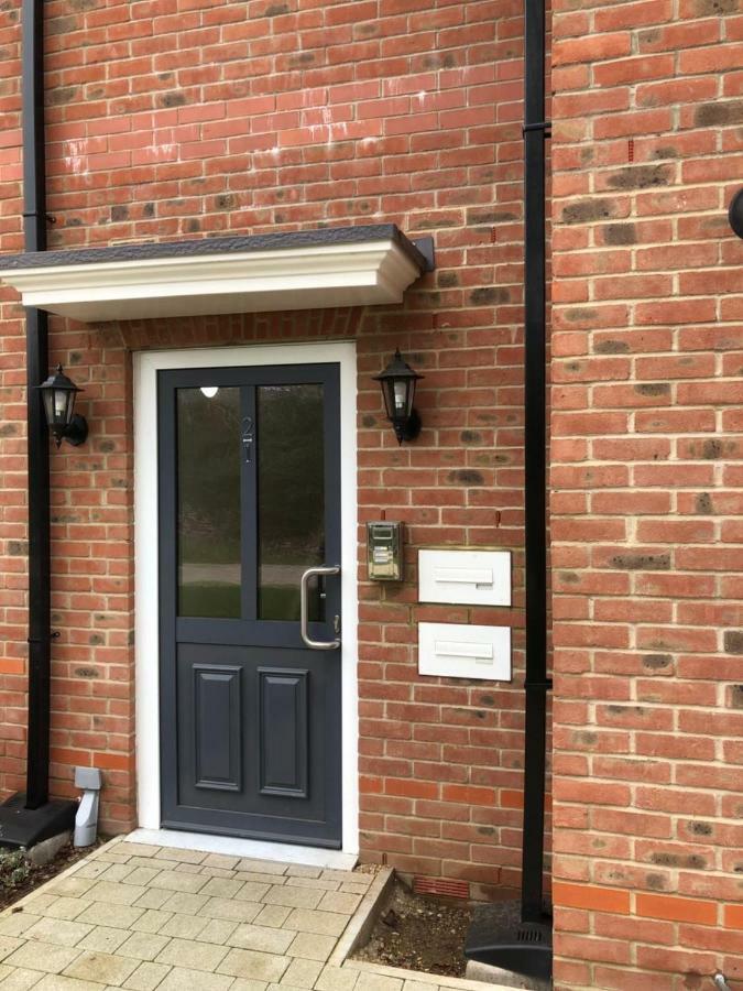 7-11 Kings Park Villa Bicester Exterior photo